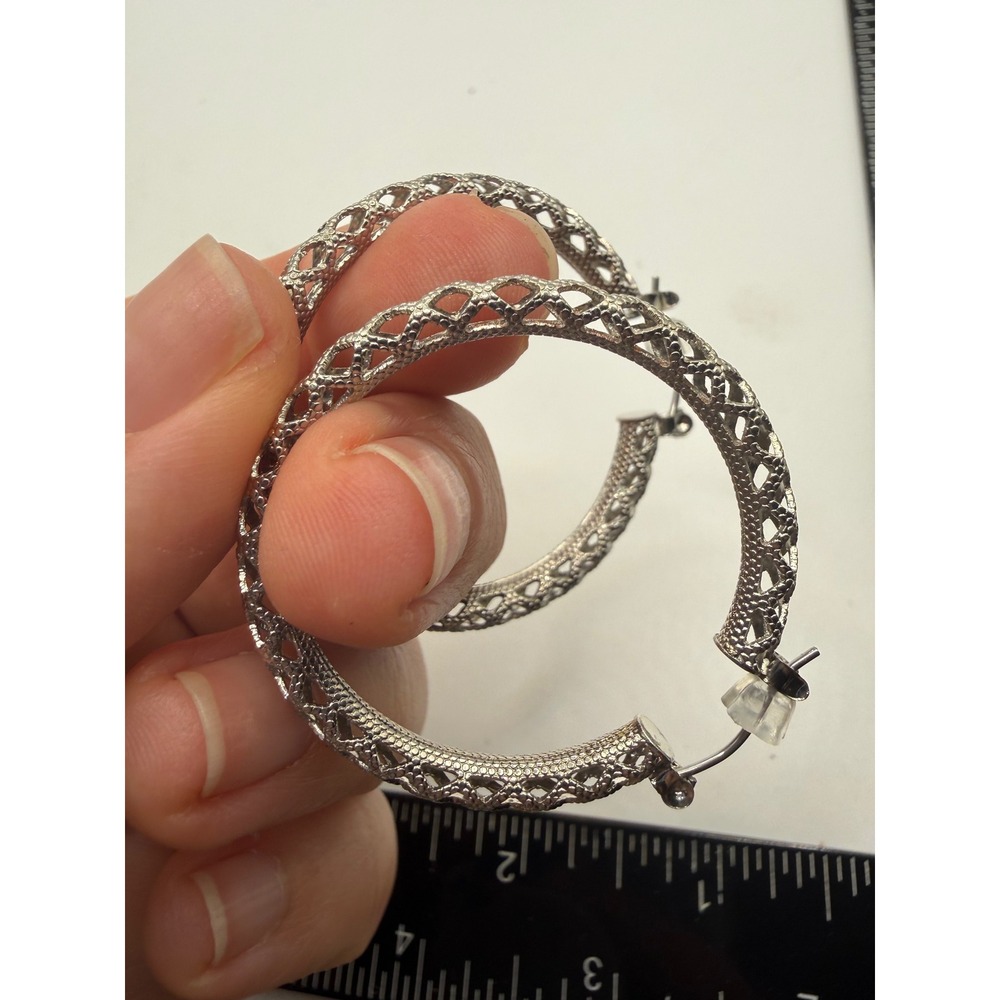 Silver Tone Lattice Openwork Textured Hoop Earrings Latch Back 1.5‎ Inch